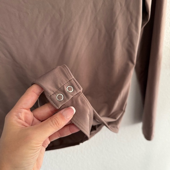 Express Taupe Body Contour Long Sleeve Thong Bodysuit Size M Scoop Neck Slimming - Picture 4 of 6